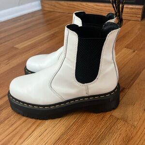 Dr. Martens 2976 Smooth Leather Platform Chelsea Boots
